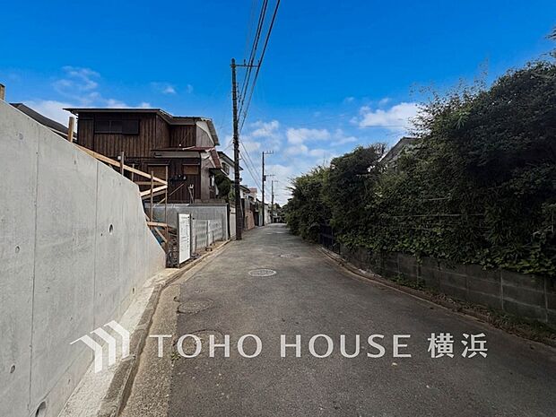 穏やかな住環境で子育てファミリーにもおすすめです。(2026年7月撮影)