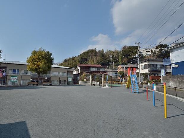 下倉田雪下公園 550m 住宅地の中にある緑豊かな公園。お子様が走り回れる広場や遊具があります。
