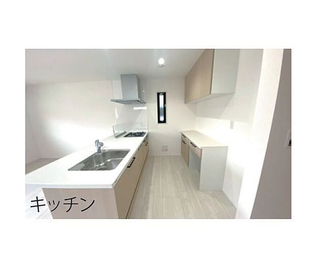 キッチン。(パースはイメージのため実際と色柄が異なる場合があります)