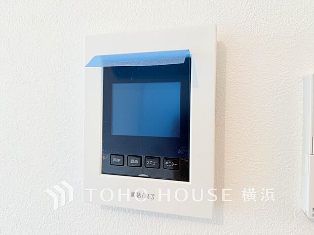 誰が来てもわかる様にモニター付きインターホンを設置。快適と安らぎを合わせた優しい設計。