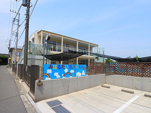 横浜市三春台保育園 750m 三春台公園に隣接しており、地域に大きな公園や動物園もあるのでお散歩に出かけます。