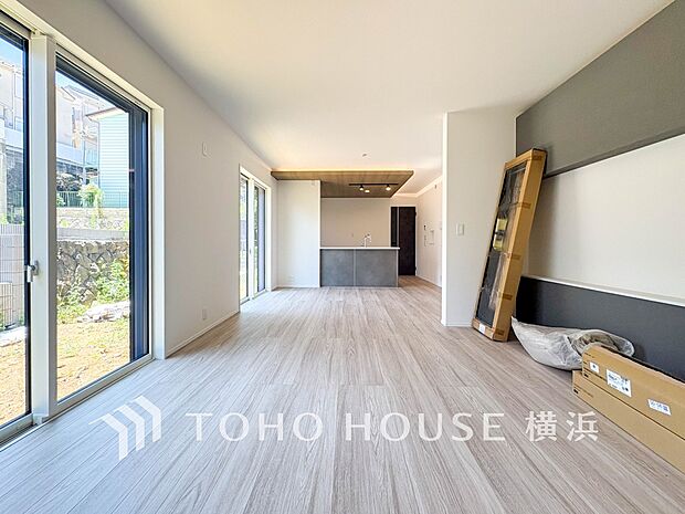 忙しい朝でも、しっかり家族が揃って食事をして頂けるゆとりある大きさのダイニングスペース。