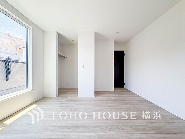 心地よい光と風があふれています。プライベートな自分時間を快適に過ごせるお部屋。