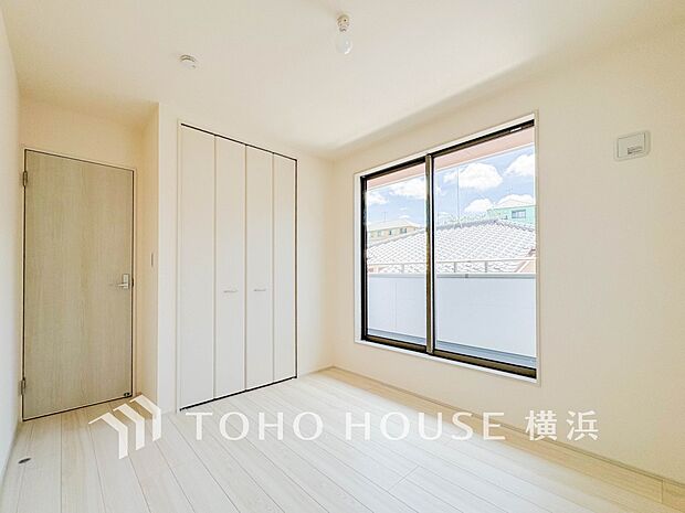 心地よい光と風があふれています。プライベートな自分時間を快適に過ごせるお部屋。