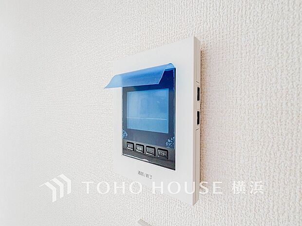 誰が来てもわかる様にモニター付きインターホンを設置。快適と安らぎを合わせた優しい設計。