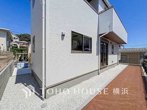 たっぷり降り注ぐ日差しの下バーベキューを楽しんだり、大切な家族やペットと楽しい休日を。