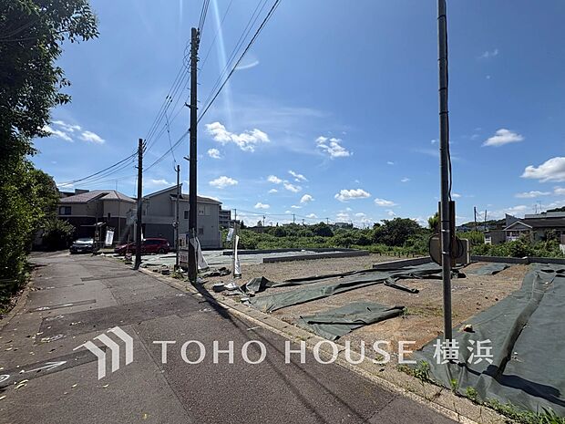 良質な環境に暮らす永住の邸がここに誕生します。(2026年7月撮影)