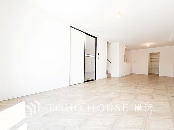 家族と過ごす時間を大切にしたい方にぴったりの明るくゆとりある住空間です。