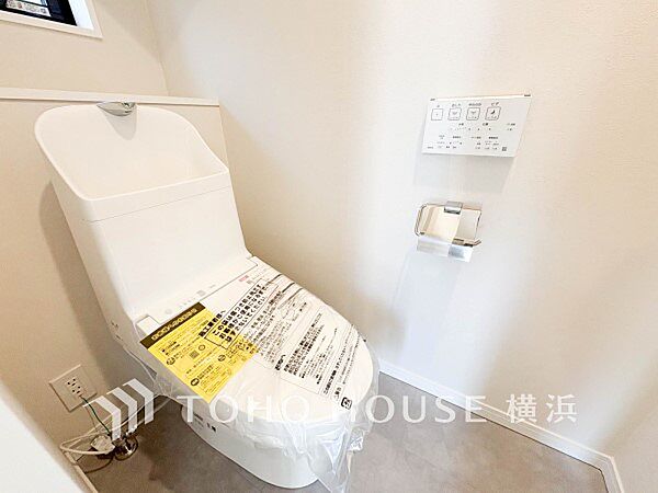清潔感溢れるトイレ。落ち着いた空間で安らぎのひとときをお過ごしいただけます。