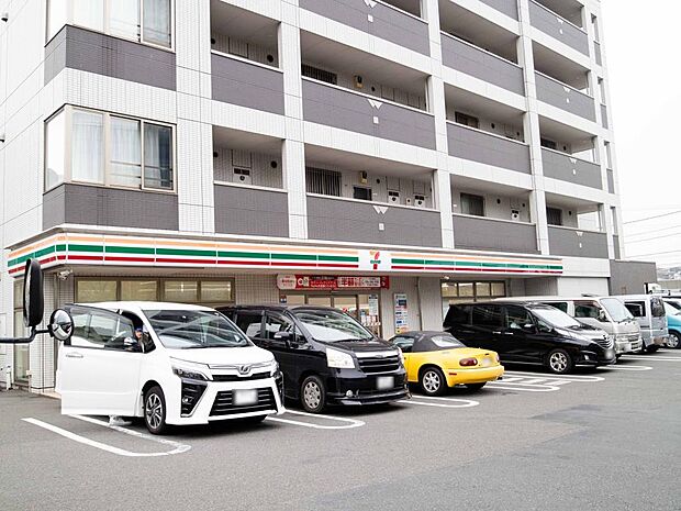 セブンイレブン横浜青葉総合庁舎前店 750m オリジナルブランド商品やホットスナック・コーヒーも人気です。