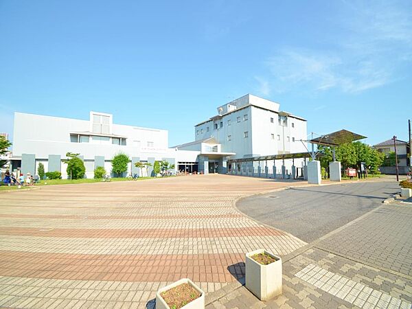 川崎市国際交流センター　2100m　地域社会の国際化を担う市民の活動を支えています。お子様からお年寄りまで楽しめます。
