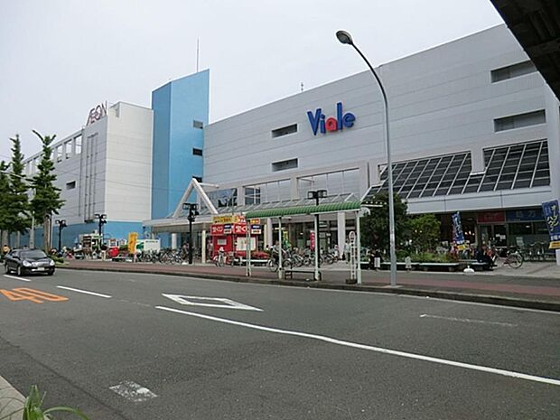 ビアレヨコハマ 1300m 飲食店やドラッグストア、ユニクロや西松屋、しまむらも入る暮らしに便利なショッピングセンター。