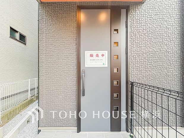 お住まいの顔となる玄関。住まう方のプライドを満たすクオリティを備えています。
