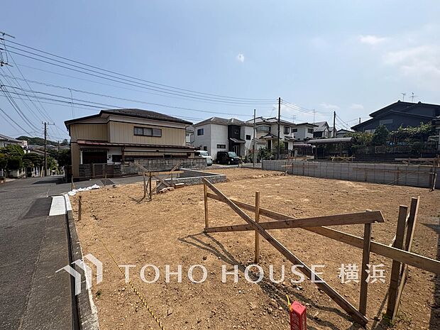 表現された空間は豊かな光と風を纏い、暮らしの時間を豊かにしてくれます。(2026年7月撮影)