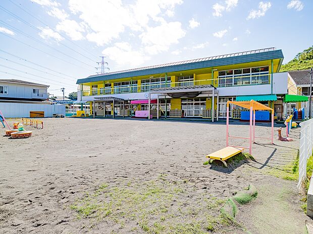 ぬくもりの森しんばしやよいだいこども園　800m　「遊び」を通じた学びを大切に、0歳児から就学前まで、自主性と自律心を育む地域に根ざした教育を実践。 