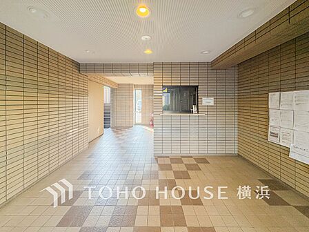 外と内をつなぐエントランスロビーは、格調ある雰囲気を漂わせた上質な空間。
