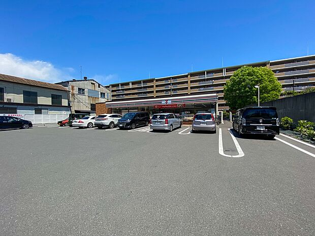 セブンイレブン戸塚上矢部町店 350m オリジナルブランド商品やホットスナック・コーヒーも人気です。