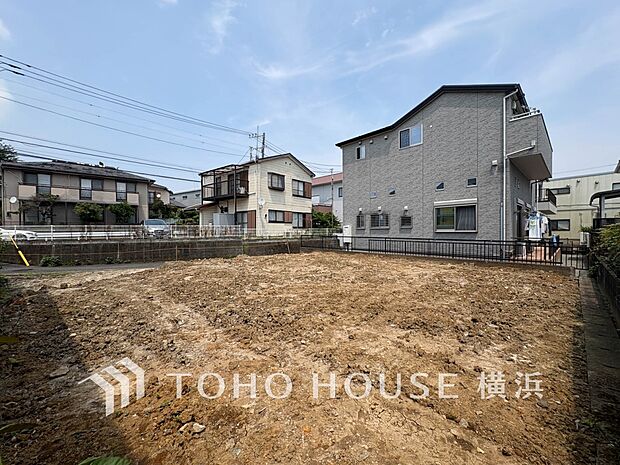 暖かな陽光と爽やかな風がハーモニーを奏でる上質な空間を愉しむ暮らし。(2026年7月撮影)