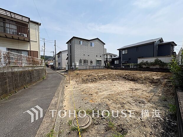 表現された空間は豊かな光と風を纏い、暮らしの時間を豊かにしてくれます。(2026年7月撮影)