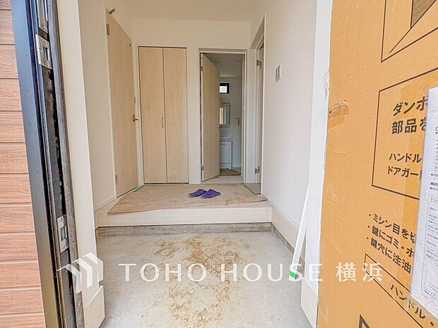 帰り着くたびに洗練されたテイストの空間に迎えられ誇りと喜びを感じる玄関まわりです。