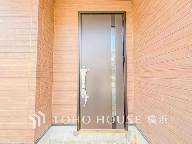 お住まいの顔となる玄関。住まう方のプライドを満たすクオリティを備えています。
