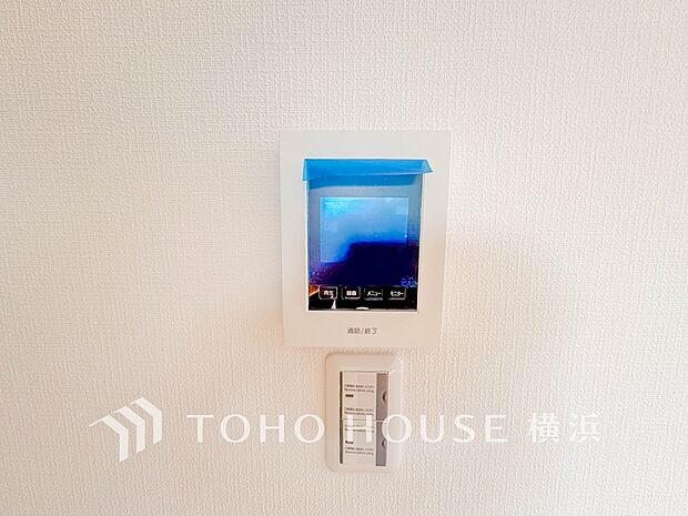 誰が来てもわかる様にモニター付きインターホンを設置。快適と安らぎを合わせた優しい設計。
