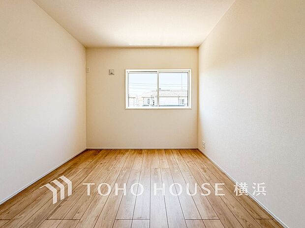 心地よい光と風があふれています。プライベートな自分時間を快適に過ごせるお部屋。