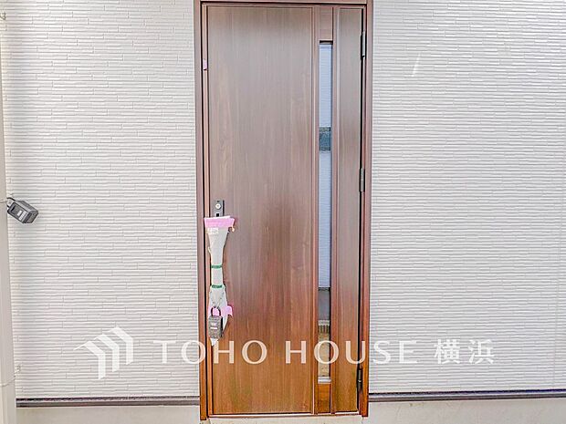 お住まいの顔となる玄関。住まう方のプライドを満たすクオリティを備えています。
