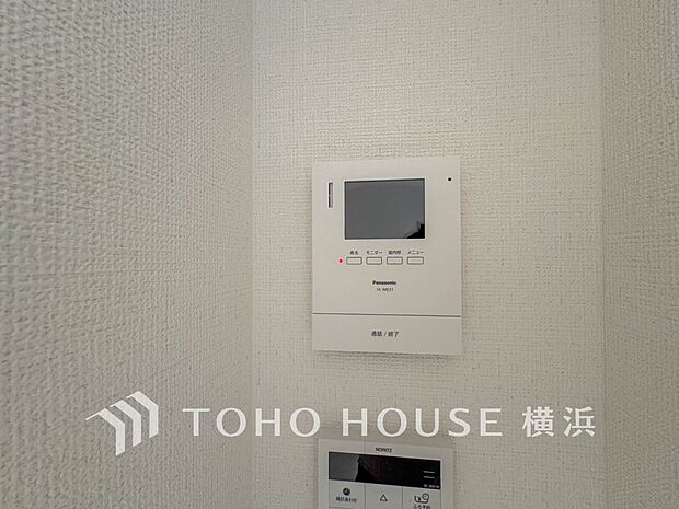誰が来てもわかる様にモニター付きインターホンを設置。快適と安らぎを合わせた優しい設計。