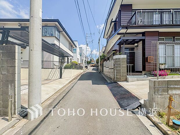 穏やかな住環境で子育てファミリーにもおすすめです。（2026年7月撮影）