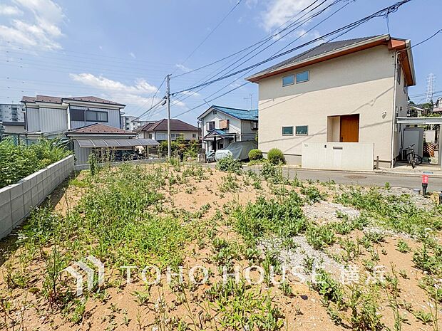 暖かな陽光と爽やかな風がハーモニーを奏でる上質な空間を愉しむ暮らし。(2026年7月撮影)