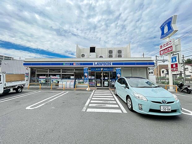 ローソン 磯子中原三丁目店　450m　オリジナルブランド商品やホットスナック・コーヒーも人気です。 