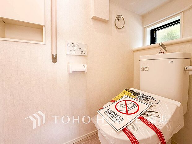 清潔感溢れるトイレ。落ち着いた空間で安らぎのひとときをお過ごしいただけます。