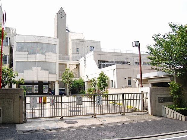 横浜市立東俣野小学校 1300m 徒歩17分。お友達との会話も弾む通学路。お子様のかけがえのない思い出に。