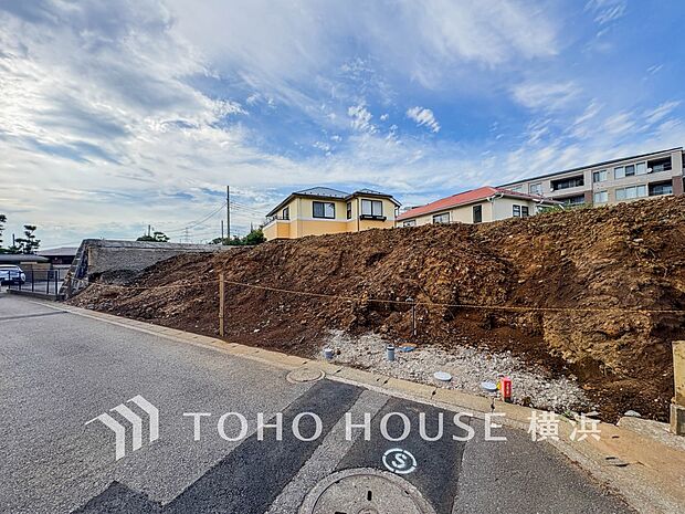 暖かな陽光と爽やかな風がハーモニーを奏でる上質な空間を愉しむ暮らし。(2026年7月撮影)
