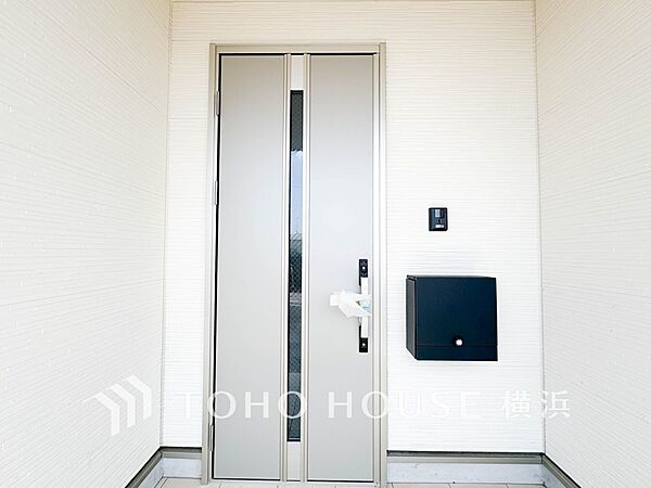 お住まいの顔となる玄関。住まう方のプライドを満たすクオリティを備えています。