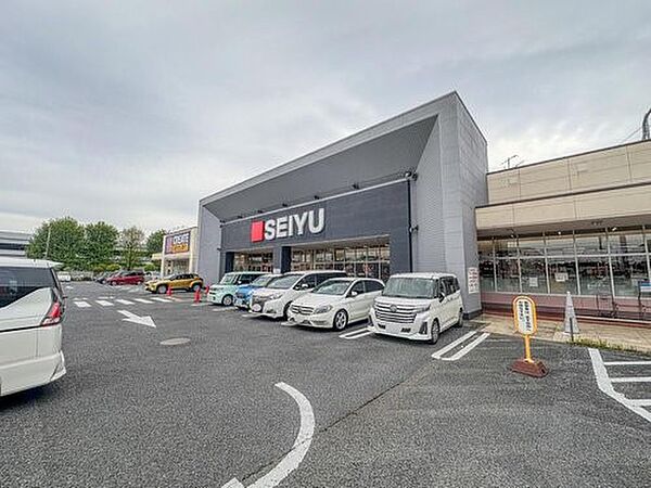 西友阿久和店　1200m　24時間営業が嬉しい、お馴染みのスーパー。お車でのご利用も便利ですね。