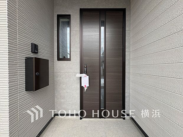 お住まいの顔となる玄関。住まう方のプライドを満たすクオリティを備えています。