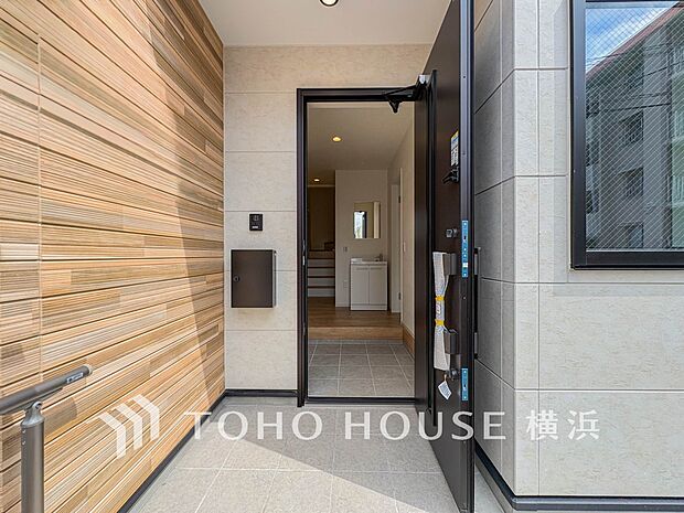 お住まいの顔となる玄関。住まう方のプライドを満たすクオリティを備えています。