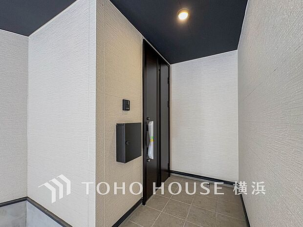 お住まいの顔となる玄関。住まう方のプライドを満たすクオリティを備えています。
