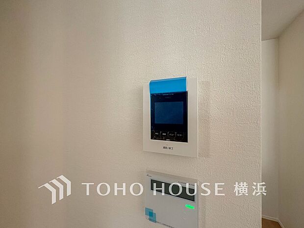 誰が来てもわかる様にモニター付きインターホンを設置。快適と安らぎを合わせた優しい設計。