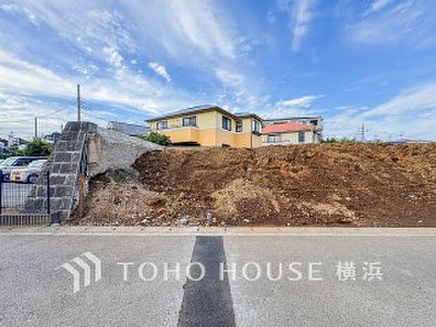 暖かな陽光と爽やかな風がハーモニーを奏でる上質な空間を愉しむ暮らし。(2026年7月撮影)