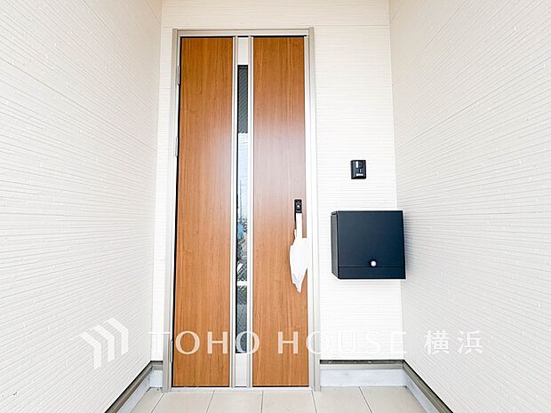 お住まいの顔となる玄関。住まう方のプライドを満たすクオリティを備えています。