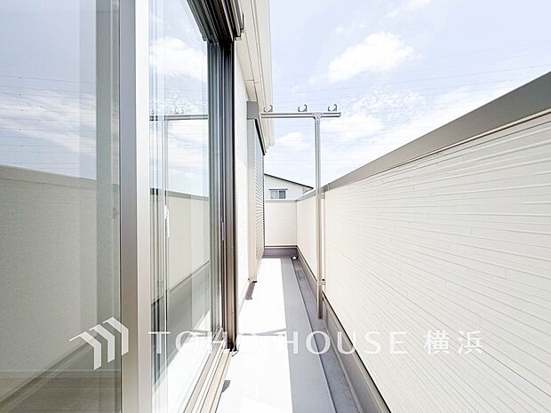 お部屋にも爽やかな風と暖かく柔らかな日差しが差し込み、毎日の暮らしを豊かに彩ります。