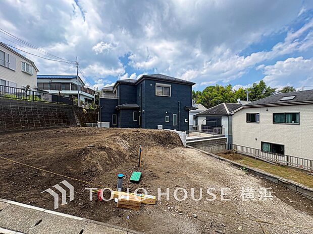 快適さや豊かさはもちろん、未来まで考えた家造りをテーマに建築されます。(2026年7月撮影)