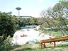 周辺：県立保土ケ谷公園　1900m　スタンド付の野球場、サッカー場、ラグビー場、テニスコートなど運動施設が整っている公園。 