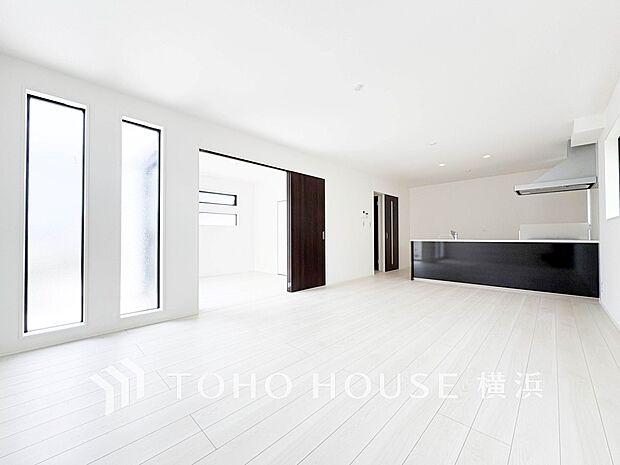 家族と過ごす時間を大切にしたい方にぴったりの明るくゆとりある住空間です。