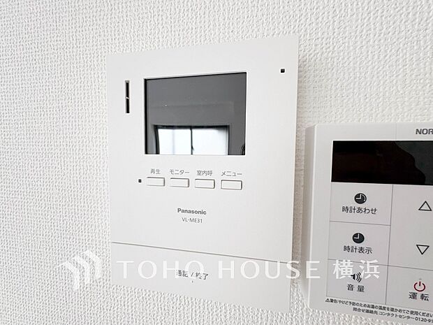 誰が来てもわかる様にモニター付きインターホンを設置。快適と安らぎを合わせた優しい設計。