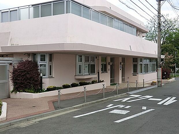 市ヶ尾こどものいえ保育園 100m 子どもたちの「ひとりでやりたい」という気持ちを大事にしています。