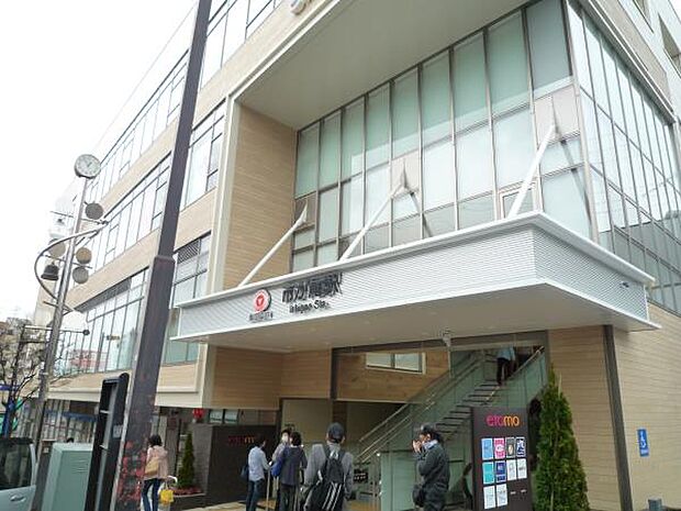 市が尾駅 (東急田園都市線) 1600m 青葉区役所の最寄り駅。区役所までは駅から徒歩約8分。駅には東急ストアが隣接しお買い物にも便利。